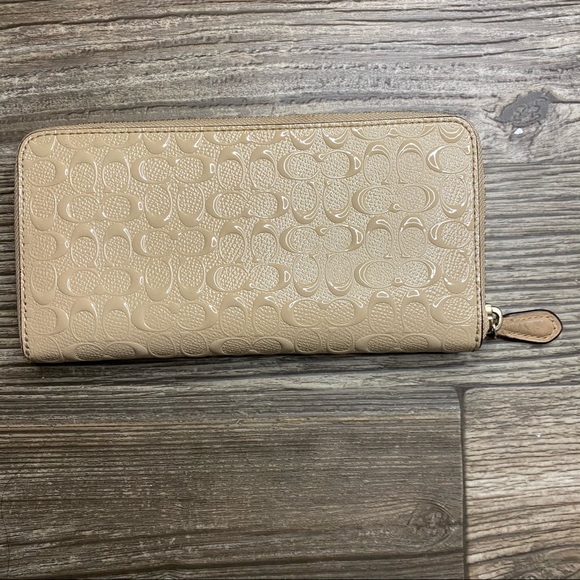 Gently used coach wallet 💯 authentic - Picture 2 of 9